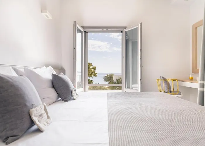 Azzuro On Faragas Αλυκή