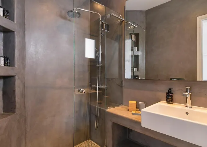 Azzuro On Faragas Αλυκή