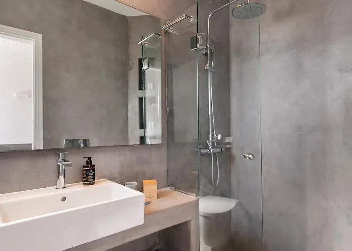 Azzuro On Faragas * Αλυκή