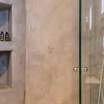 Azzuro On Faragas