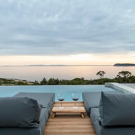 Villa Azzuro On Faragas Beach Villa *