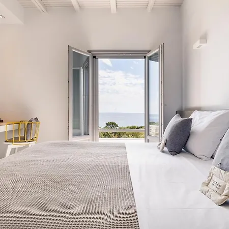 Azzuro On Faragas Alikí